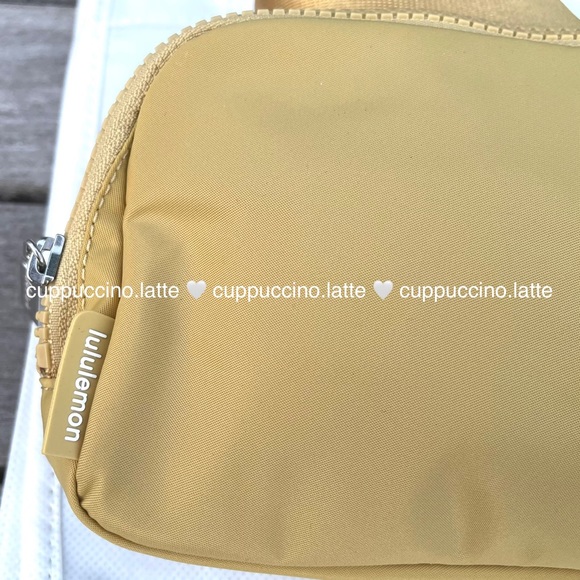 🏝NWT💛Lululemon Athletica Everywhere Belt Bag in Golden Sand - Extended Strap - Picture 5 of 13